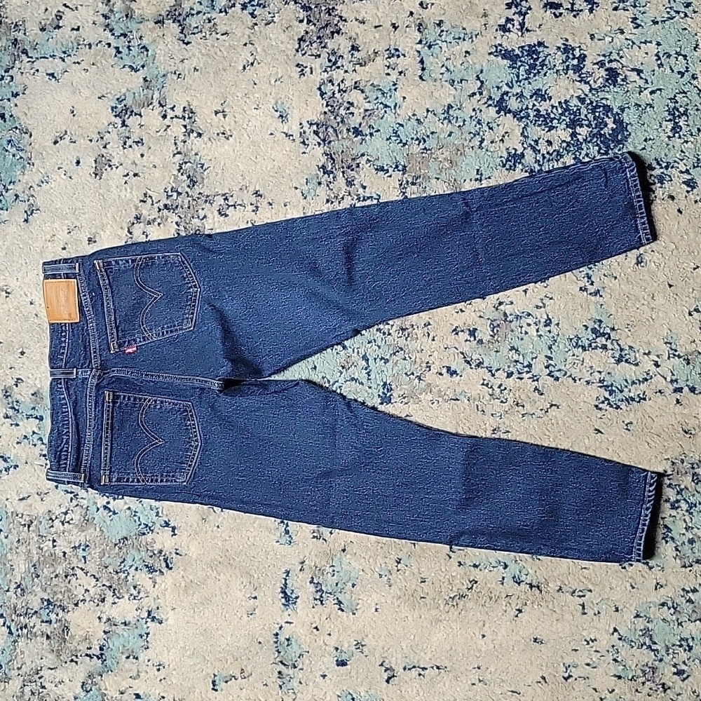 Levi's- wedgie cut waist + inseam 27"